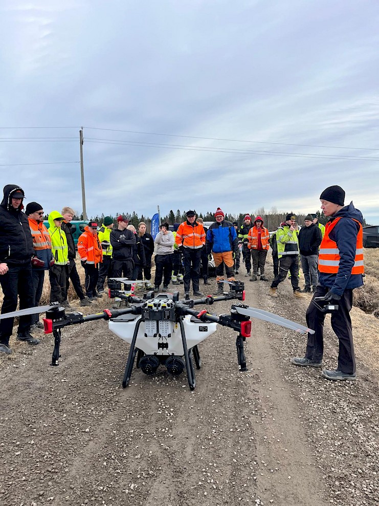 Dronet mahdollistavat varhaisen lannoituksen, kun pellot eivät vielä kanna