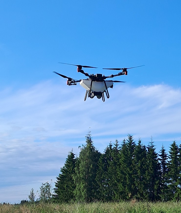 Maatalousdronet odottavat vihreää valoa – EU:n sääntömuutos avaisi uusia mahdollisuuksia