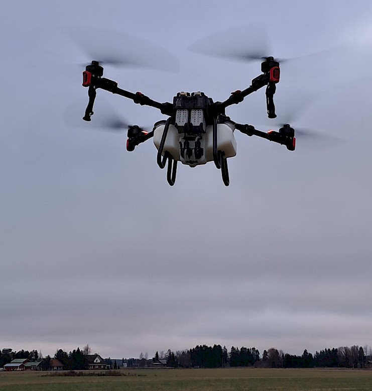 Maatalousdronet ovat tulleet lähemmäs käytäntöä – kerro, missä näet niille eniten käyttöä